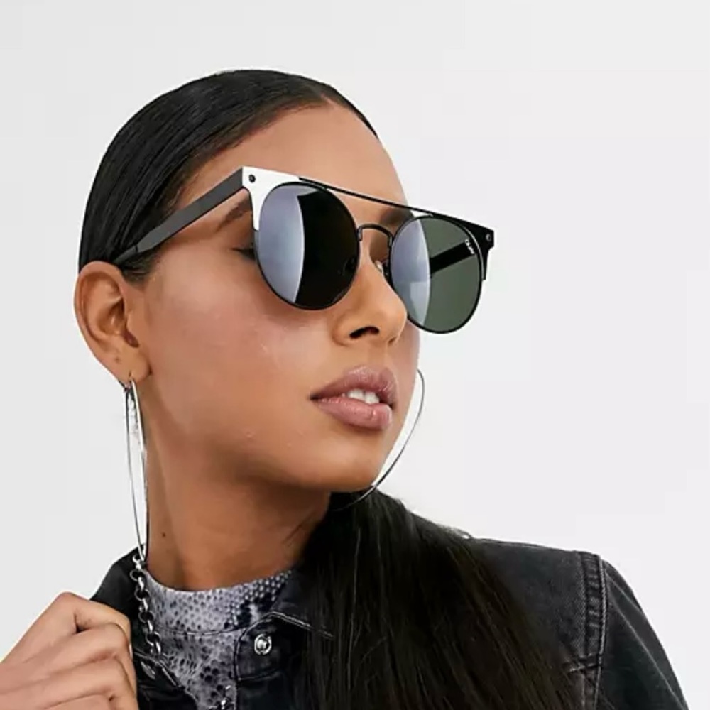 Quay Australia “The In Crowd” Sunglasses Black Silver Smoke